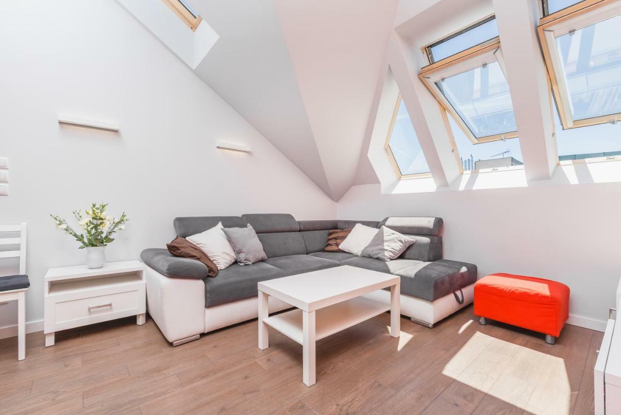 Cheerful Air Conditioned Apartment With Mezzanine And Parking - Old Town 크라쿠프 외부 사진