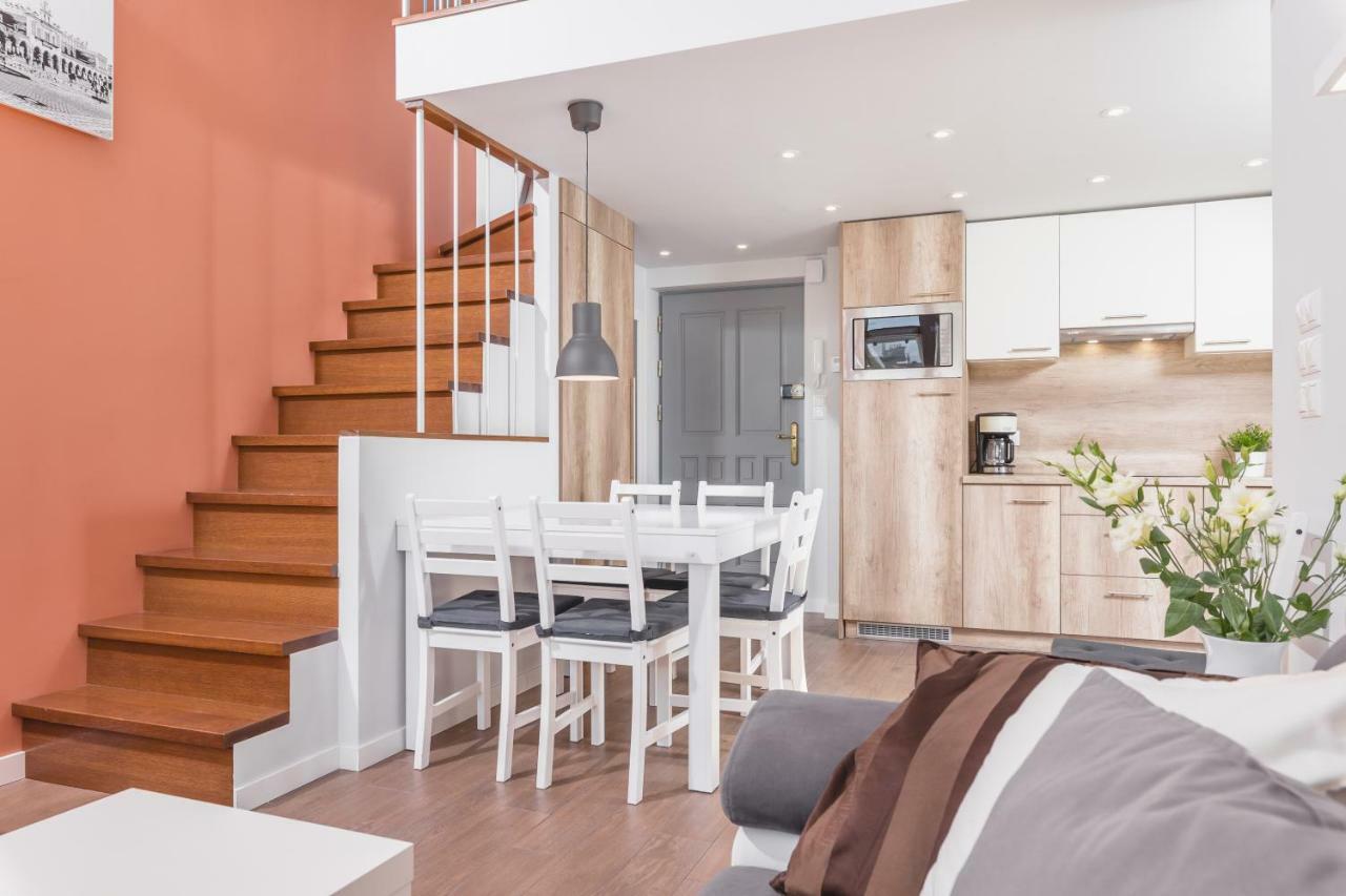 Cheerful Air Conditioned Apartment With Mezzanine And Parking - Old Town 크라쿠프 외부 사진
