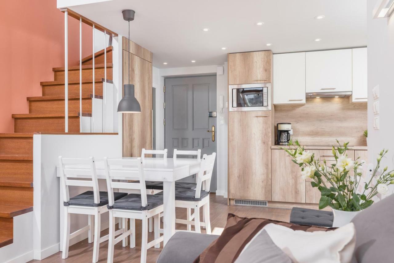 Cheerful Air Conditioned Apartment With Mezzanine And Parking - Old Town 크라쿠프 외부 사진