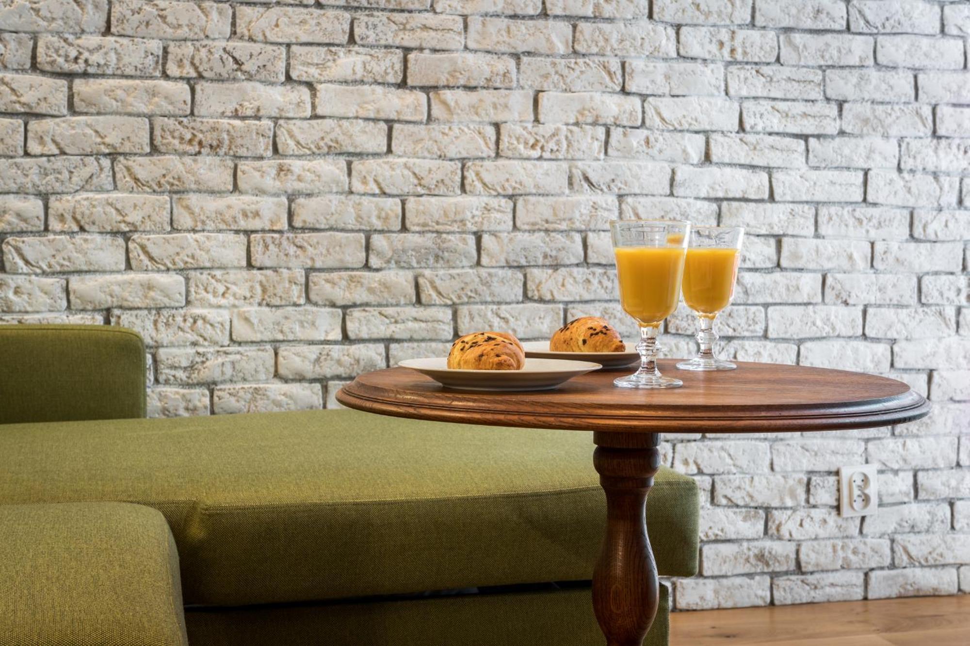 Cheerful Air Conditioned Apartment With Mezzanine And Parking - Old Town 크라쿠프 외부 사진