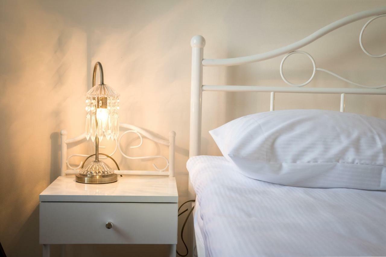 Cheerful Air Conditioned Apartment With Mezzanine And Parking - Old Town 크라쿠프 외부 사진